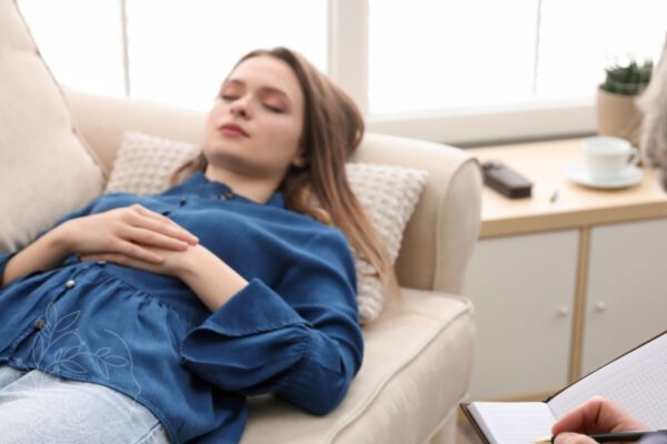 Women in hypnotherapy - Holistic Renewal with Laura Manly